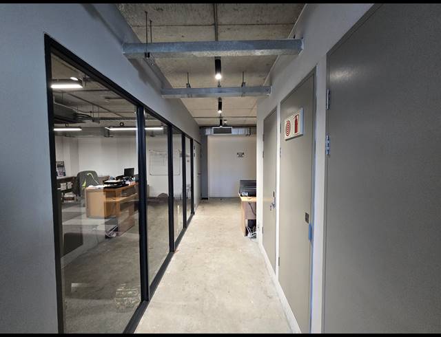 6,569M² WAREHOUSE TO LET IN BELLVILLE SOUTH INDUSTRIA